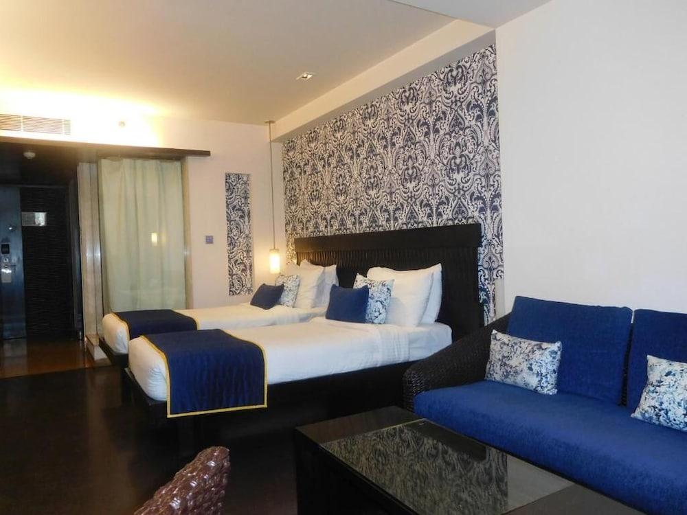 Mosaic Hotel, Нойда Екстер'єр фото